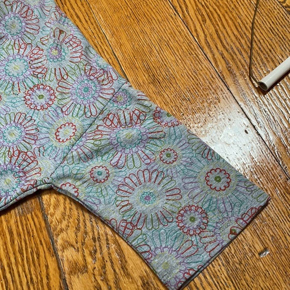 LulaRoe Irma tunic top. Gray with daisy print. Size Small. - Picture 6 of 6